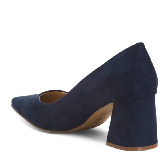 *NWT* Arya Pumps Size 8 By Charles David - Picture 2 of 2